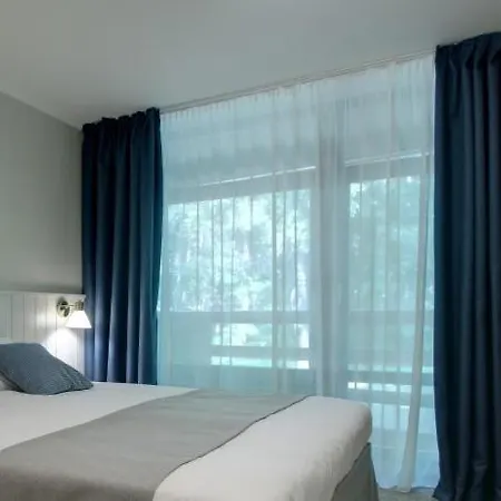 Marine Hotel